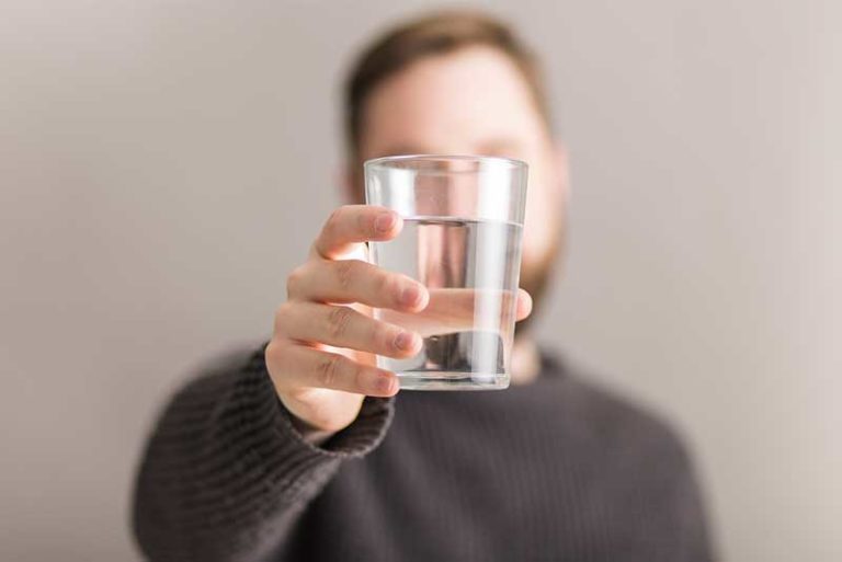 ¿Cuánta agua debes beber? La respuesta no es 2 litros al día